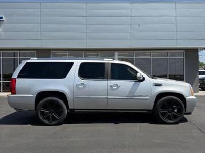 2010 Cadillac Escalade ESV AWD Premium 4DR SUV