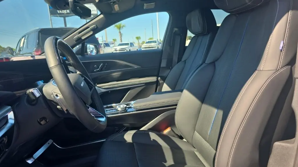 2026 Cadillac LYRIQ-V Base