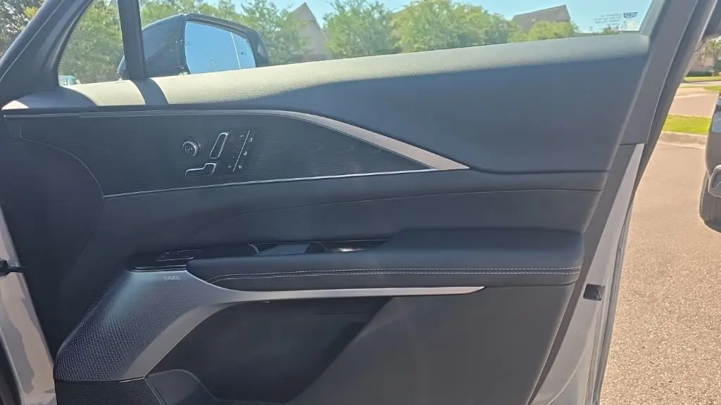 2026 Cadillac LYRIQ-V Base