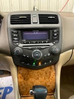 2004 Accord Thumbnail 16