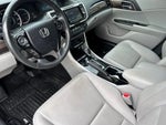 2017 Accord Thumbnail 11