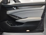 2018 Accord Thumbnail 13