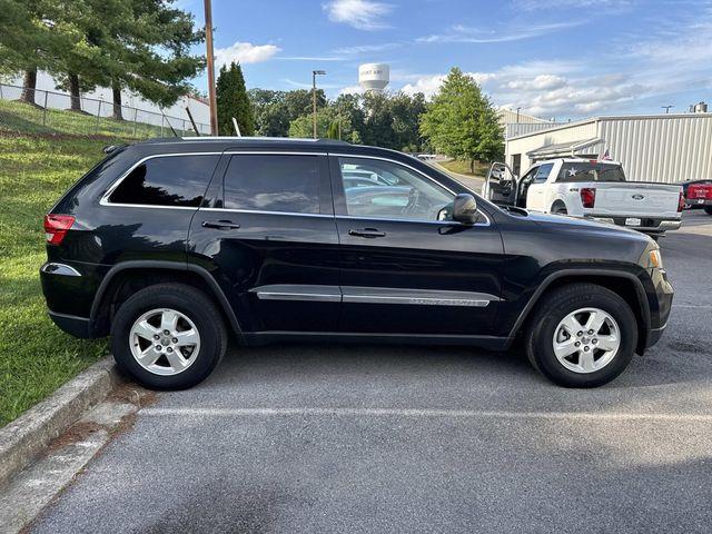 2011 Jeep Grand Cherokee Laredo — photo 1 of 20