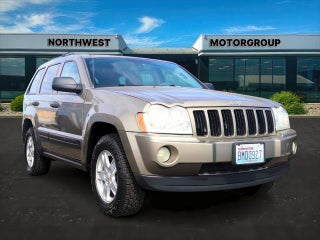 2005 Jeep Grand Cherokee with Light Khaki Metallic Clearcoat Exterior