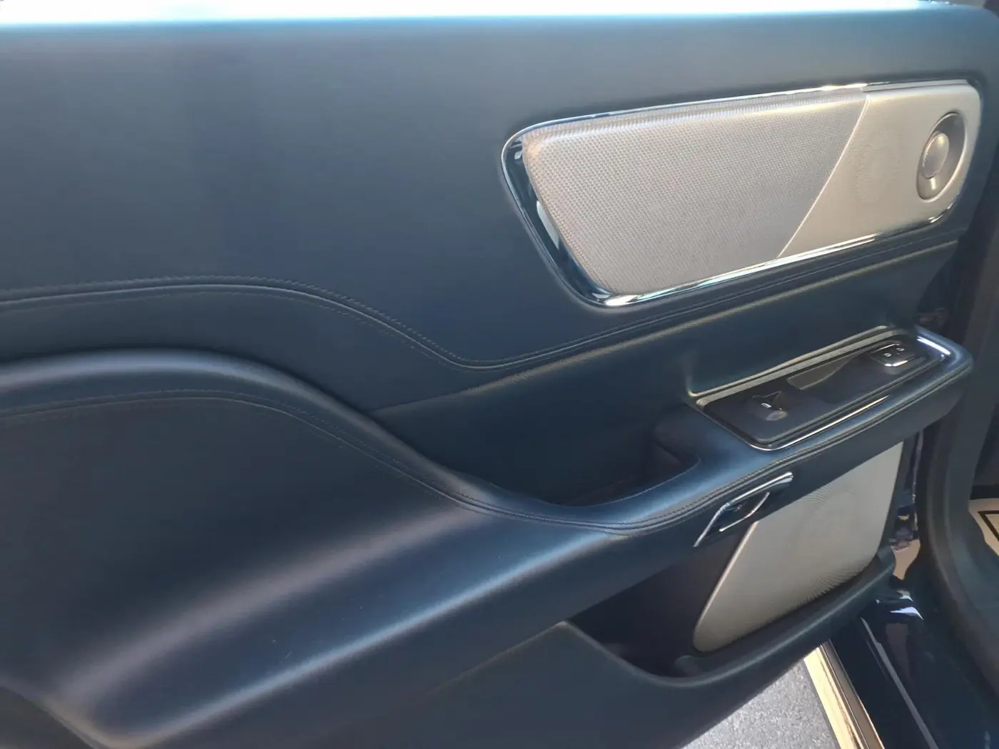 2017 Lincoln Continental - $34,997