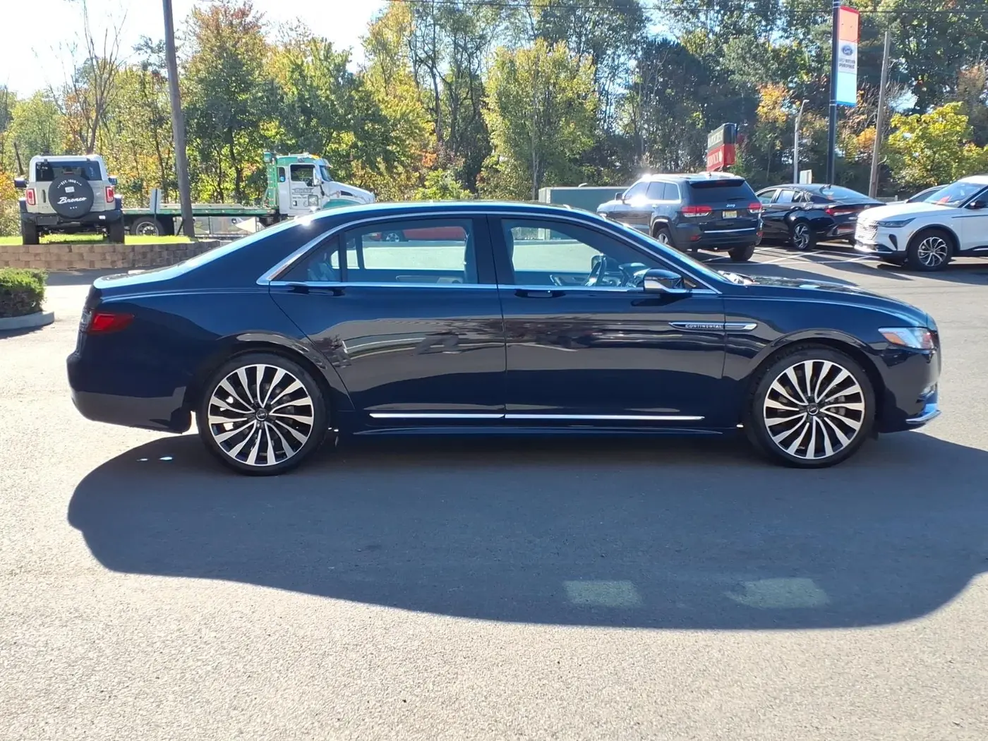 2017 Lincoln Continental - $34,997