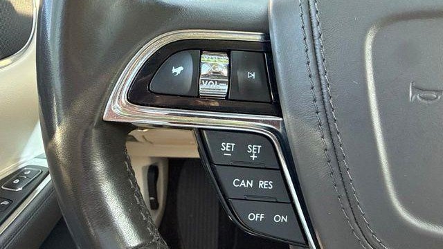 2017 Lincoln Continental Select