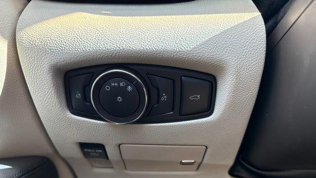 2017 Lincoln Continental Select