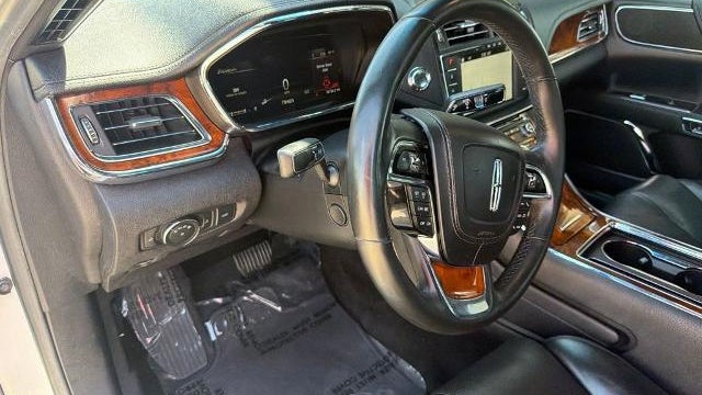 2017 Lincoln Continental Select