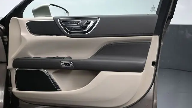 2019 Lincoln Continental Select