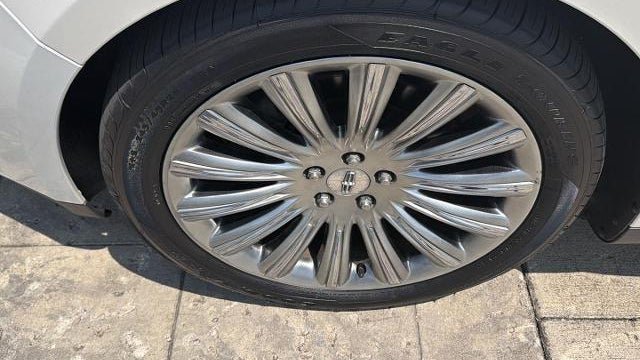 2015 Lincoln MKS Base