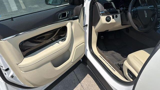 2015 Lincoln MKS Base