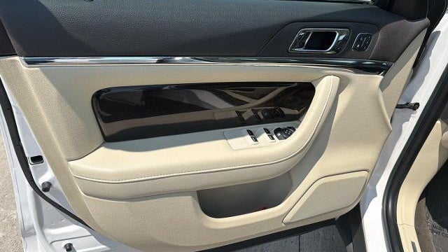 2015 Lincoln MKS Base