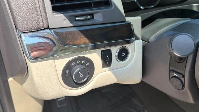 2015 Lincoln MKS Base