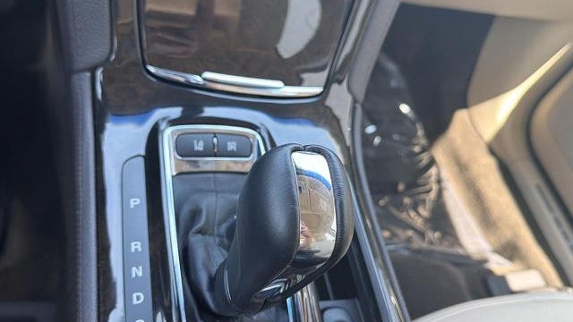 2015 Lincoln MKS Base
