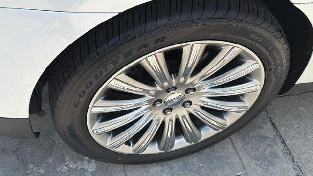 2015 Lincoln MKS Base