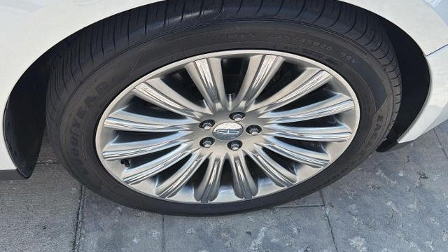 2015 Lincoln MKS Base