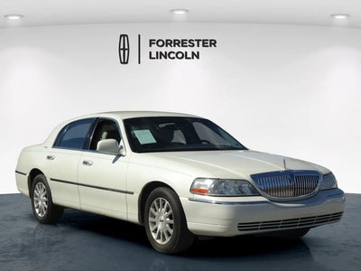 Photo of a 2006 Lincoln Town Car Signature 4DR Sedan for sale