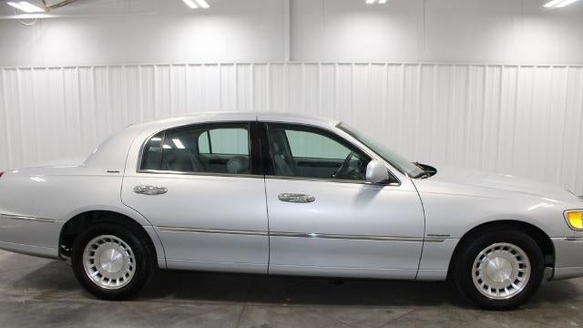 2002 Lincoln Town Car Executive