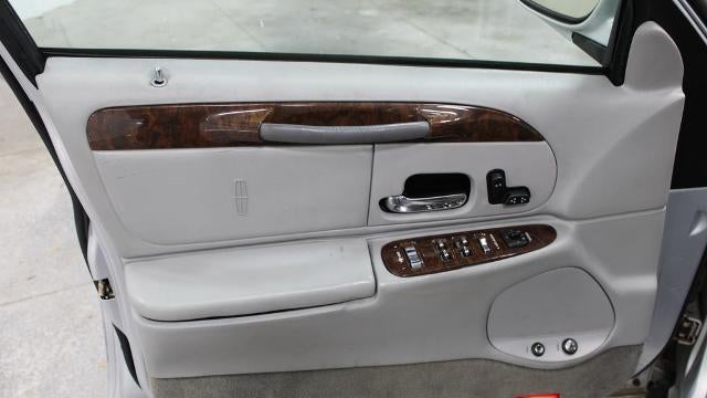 2002 Lincoln Town Car Executive