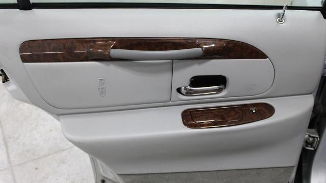 2002 Lincoln Town Car Executive