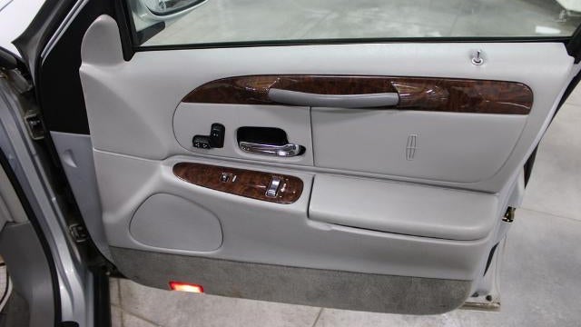 2002 Lincoln Town Car Executive