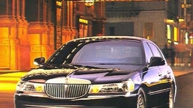 Preowned 1999 Lincoln Town Car Executive for Sale