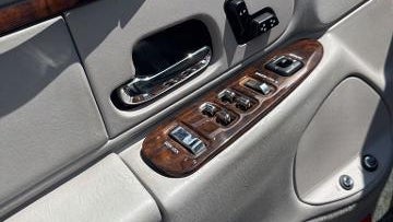 1999 Lincoln Town Car Executive