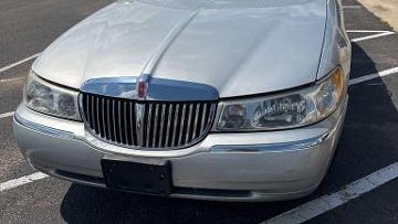 1999 Lincoln Town Car Executive