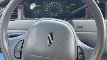 1999 Lincoln Town Car Executive