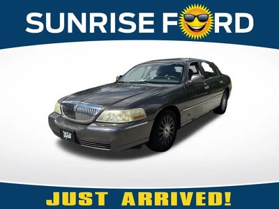 2004 Lincoln Town Car Signature 4DR Sedan