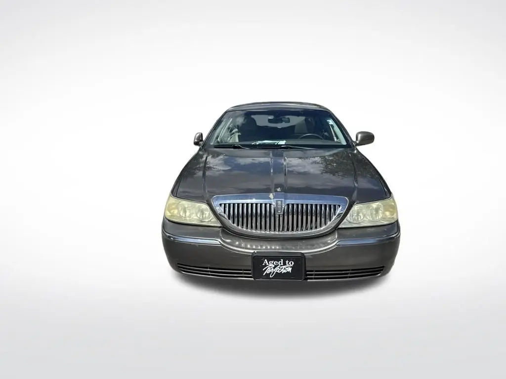 2004 Lincoln Town Car - $3,497