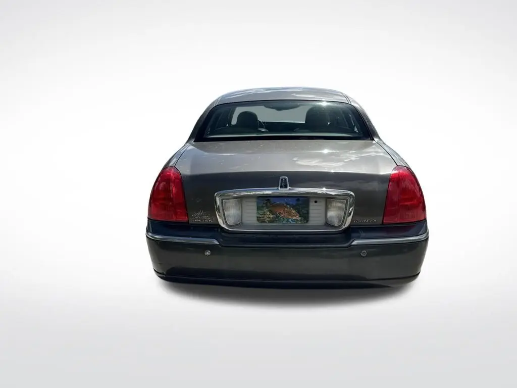 2004 Lincoln Town Car - $3,497