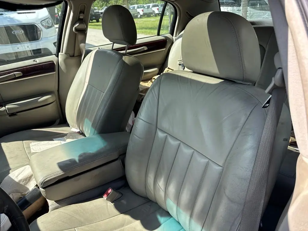 2004 Lincoln Town Car - $3,497