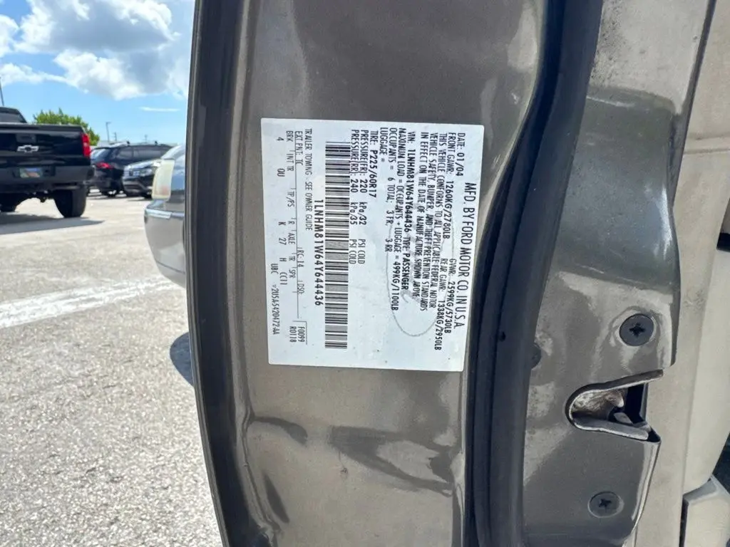 2004 Lincoln Town Car - $3,497