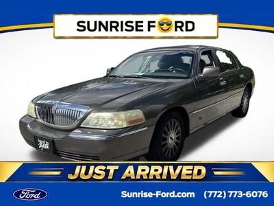 2004 Lincoln Town Car Signature 4DR Sedan