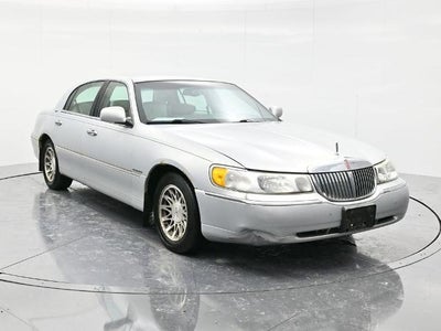 2002 Lincoln Town Car Signature 4DR Sedan
