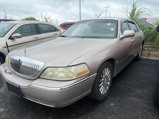 2003 Lincoln Town Car
