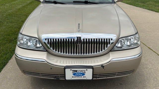 2006 Lincoln Town Car Signature Limited