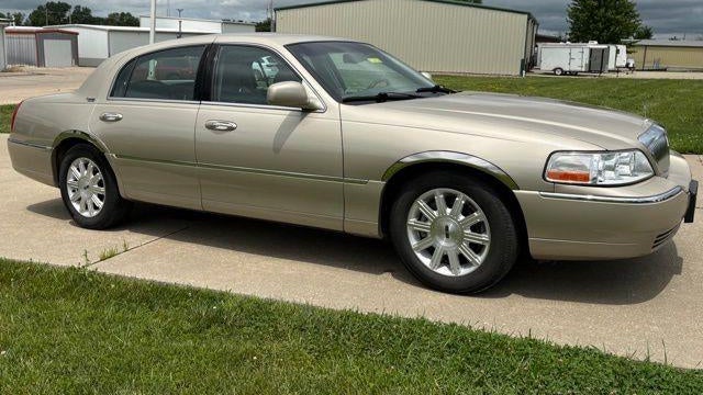 2006 Lincoln Town Car Signature Limited