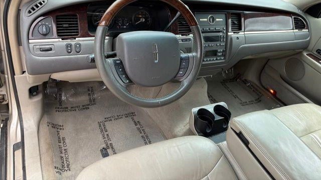 2006 Lincoln Town Car Signature Limited
