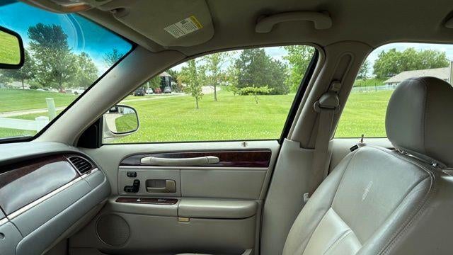 2006 Lincoln Town Car Signature Limited