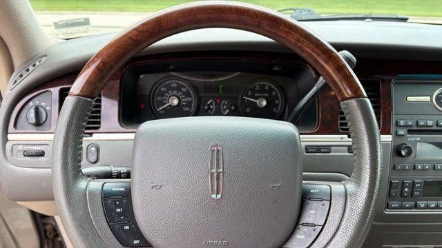 2006 Lincoln Town Car Signature Limited