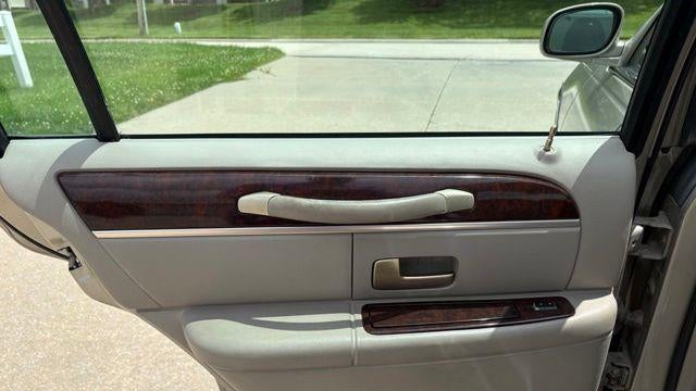 2006 Lincoln Town Car Signature Limited