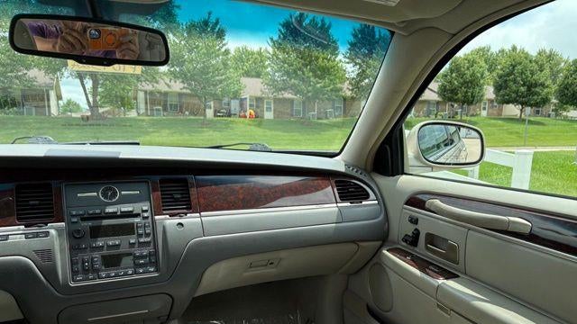 2006 Lincoln Town Car Signature Limited