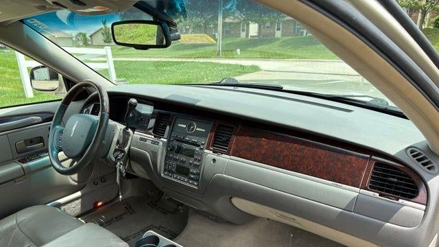 2006 Lincoln Town Car Signature Limited