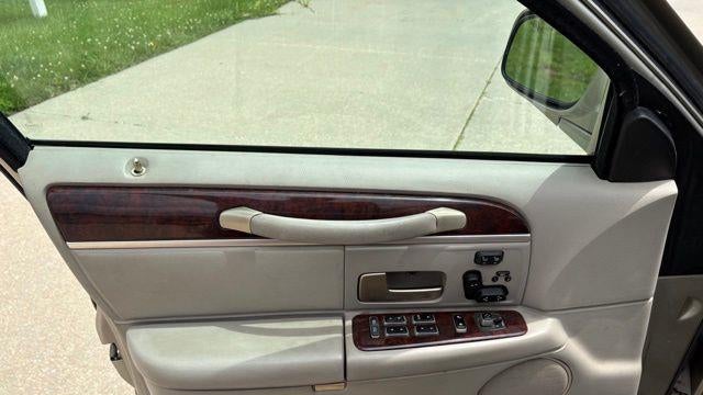 2006 Lincoln Town Car Signature Limited