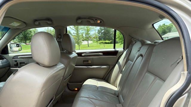 2006 Lincoln Town Car Signature Limited