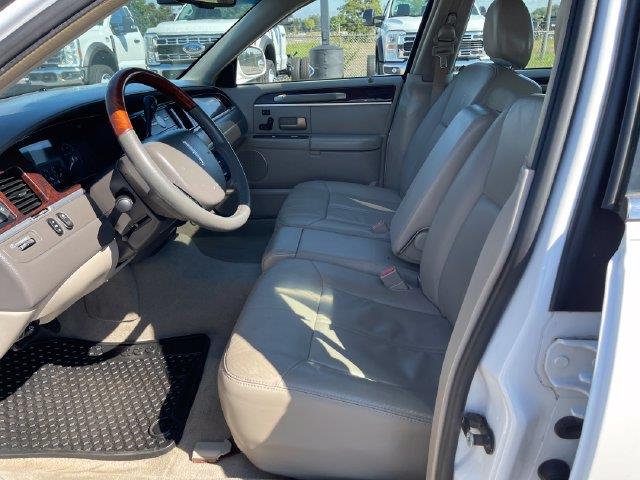 2007 Lincoln Town Car - $6,995
