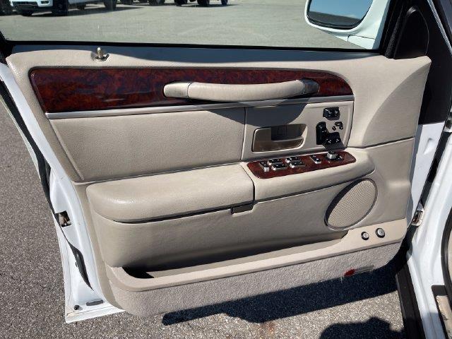 2007 Lincoln Town Car - $6,995